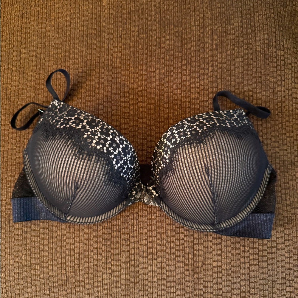 Victorias Secret Bombshell Push Up Bra 34C
